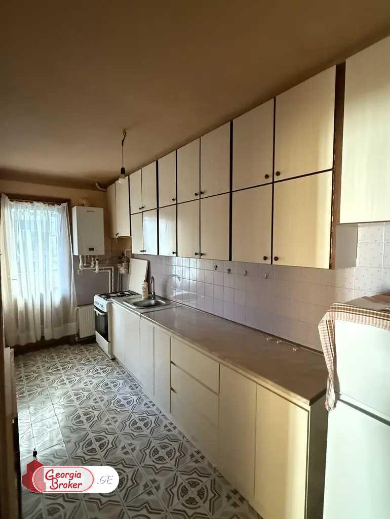 old repaired 5-room apartment for sale