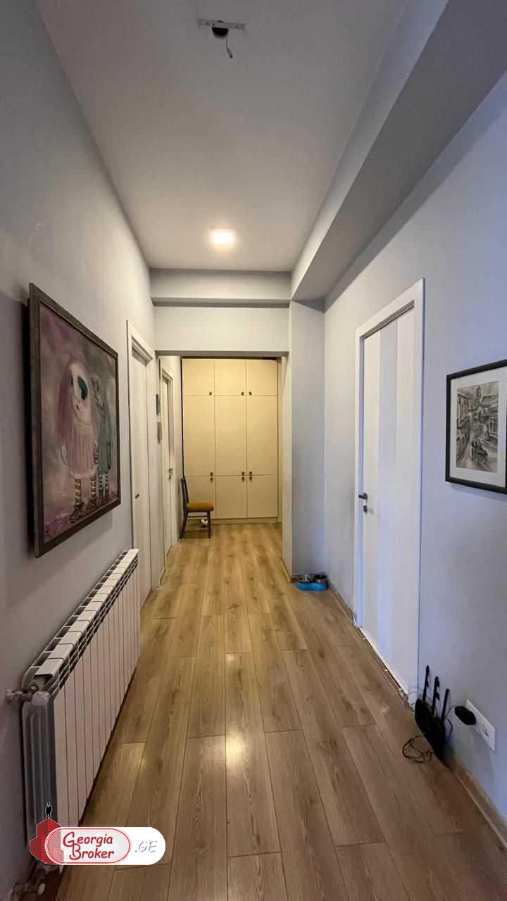 იყიდება ახალი გარემონტებული 4 ოთახიანი ბინა