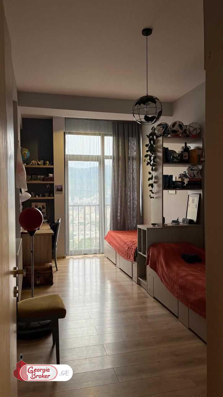 იყიდება ახალი გარემონტებული 4 ოთახიანი ბინა