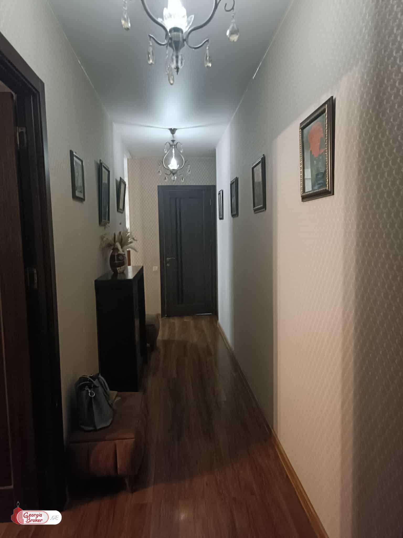 продается квартира с новым ремонтом 3-комнаты