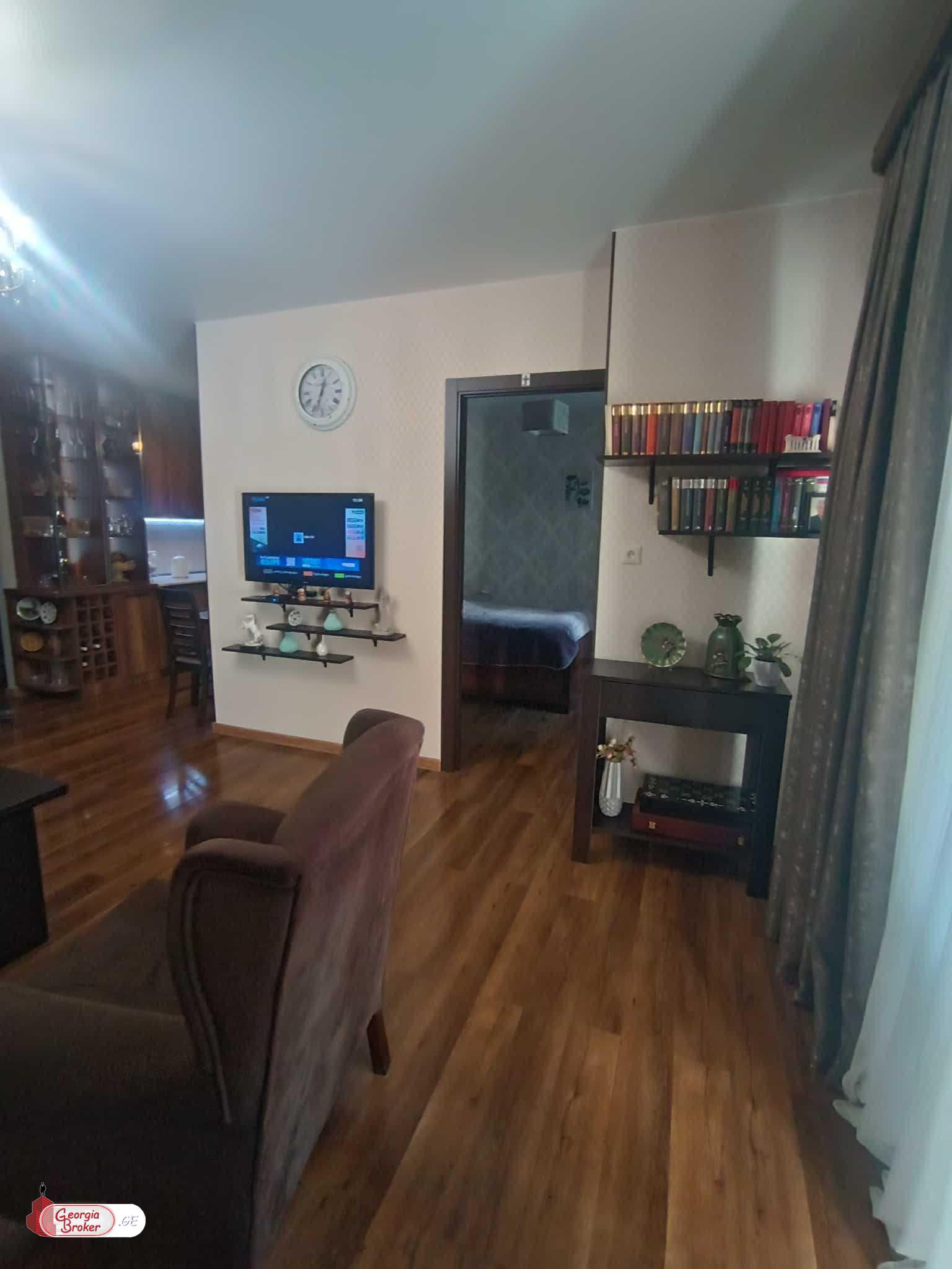 იყიდება ახალი გარემონტებული 3 ოთახიანი ბინა