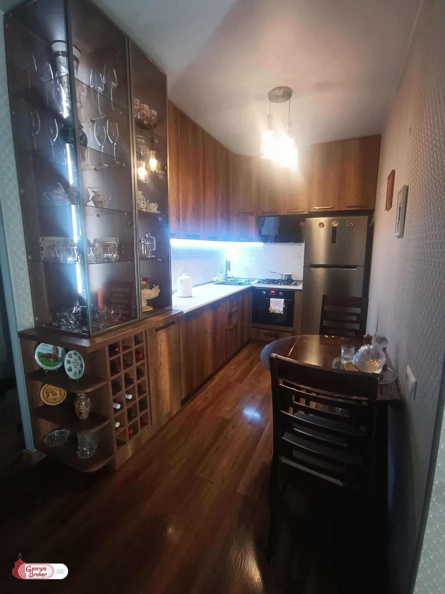 იყიდება ახალი გარემონტებული 3 ოთახიანი ბინა