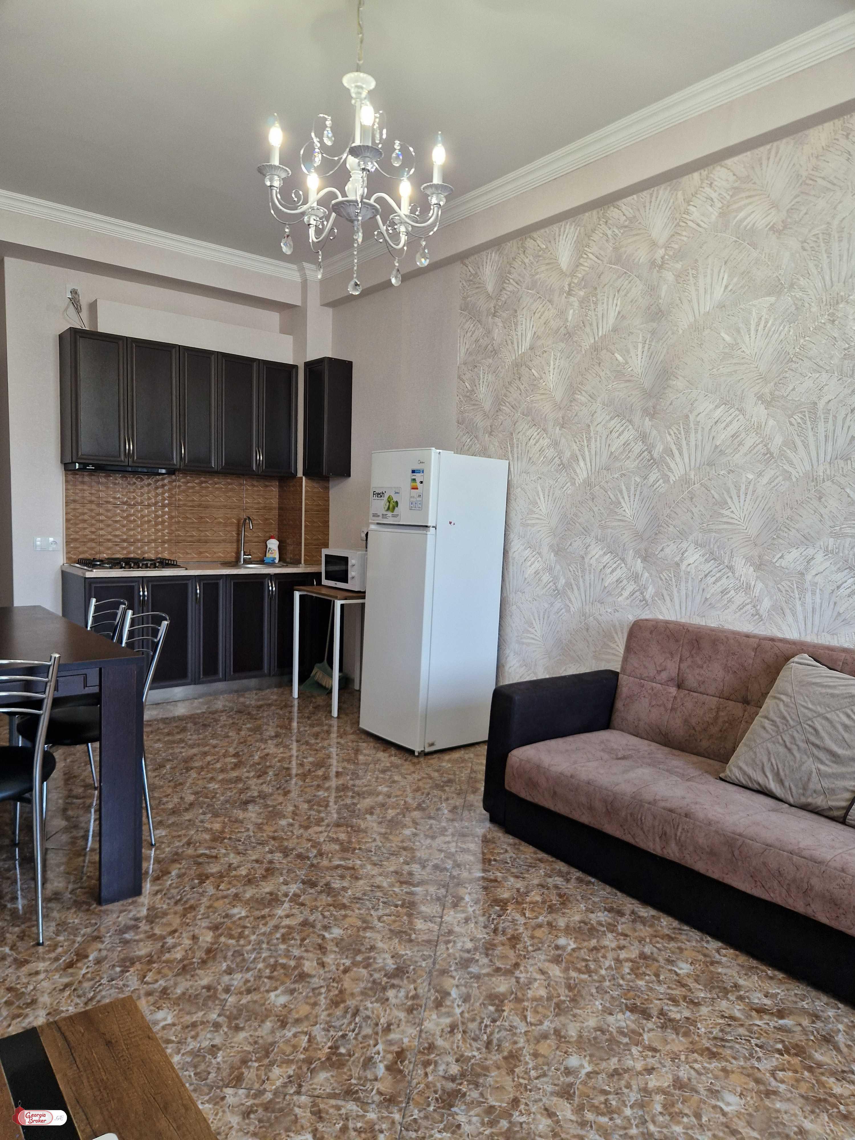 продается квартира с новым ремонтом 3-комнаты