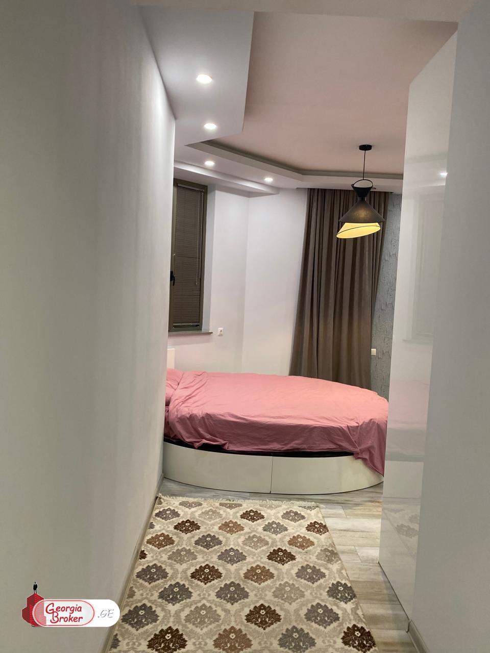 იყიდება ახალი გარემონტებული 5 ოთახიანი ბინა