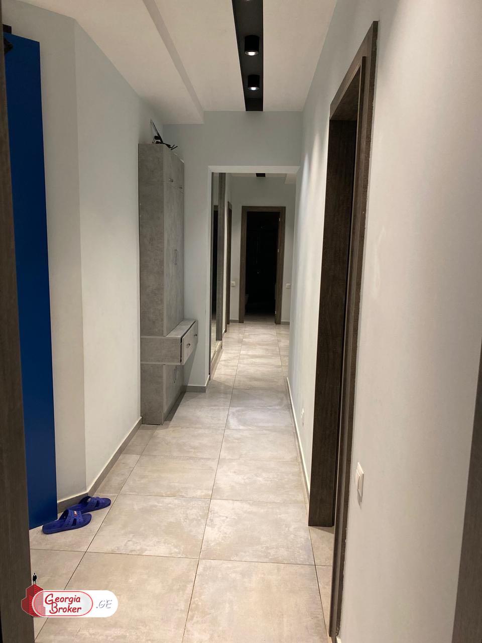 იყიდება ახალი გარემონტებული 5 ოთახიანი ბინა