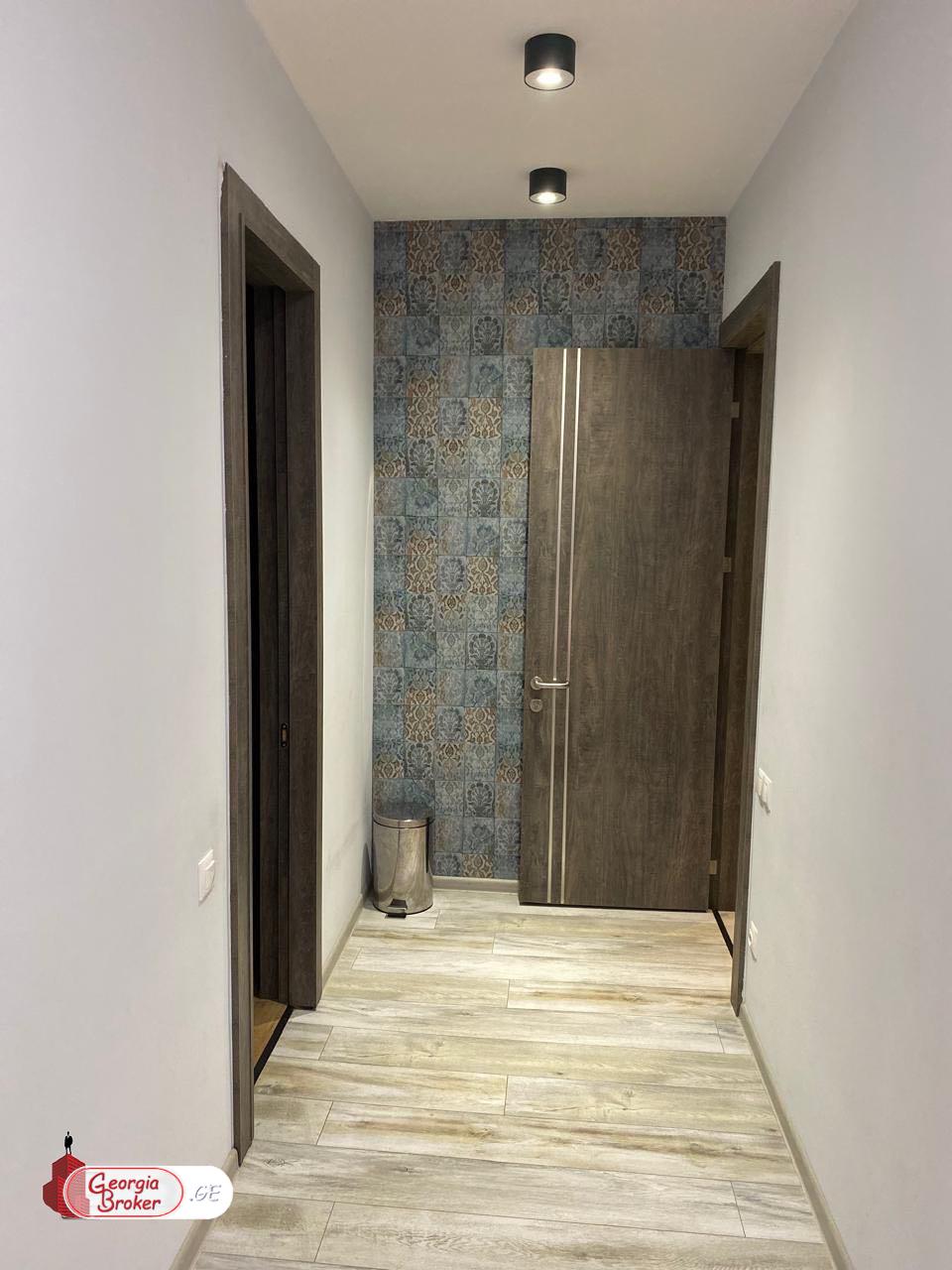 იყიდება ახალი გარემონტებული 5 ოთახიანი ბინა