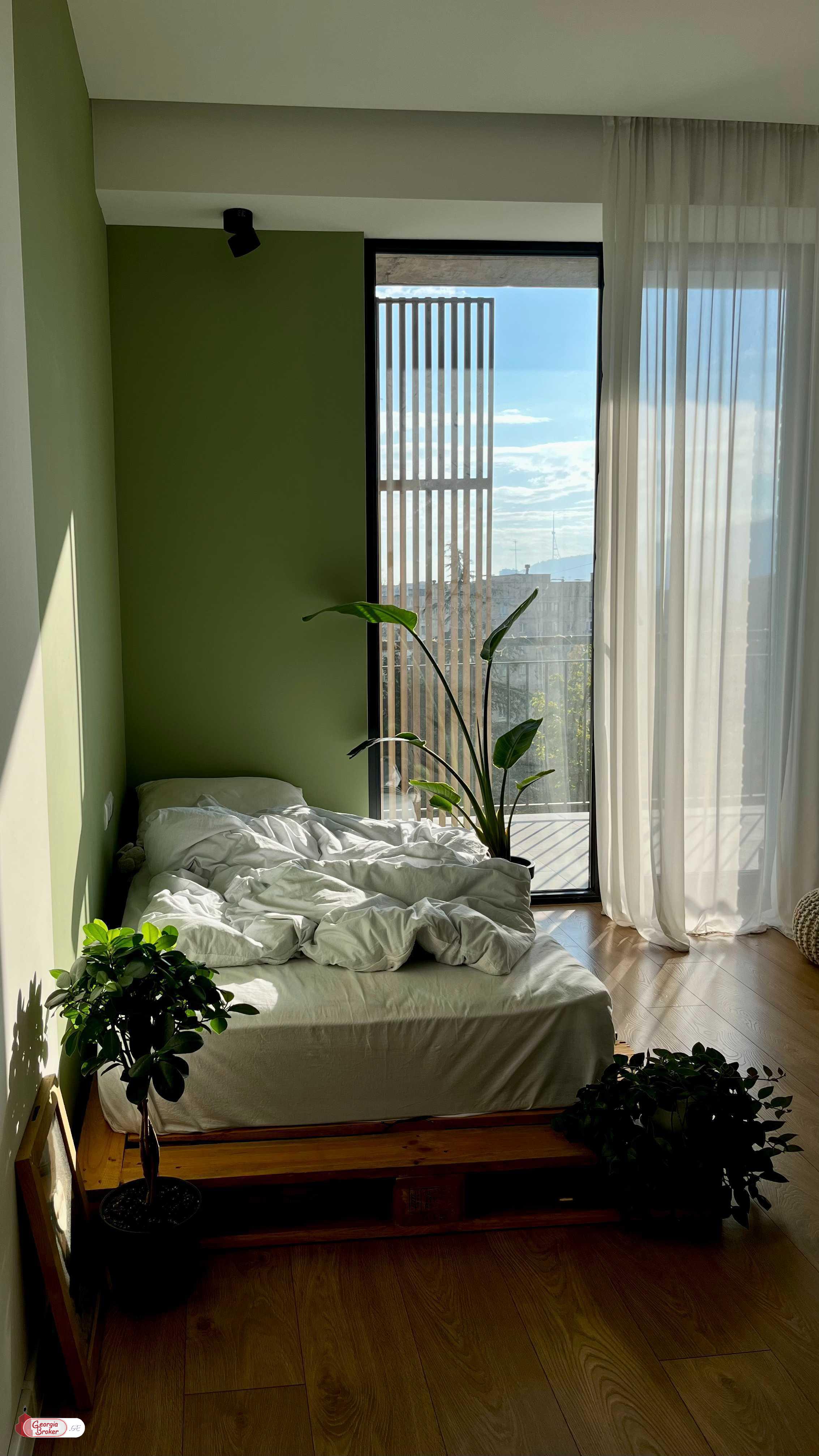 продается квартира с новым ремонтом 5-комнат