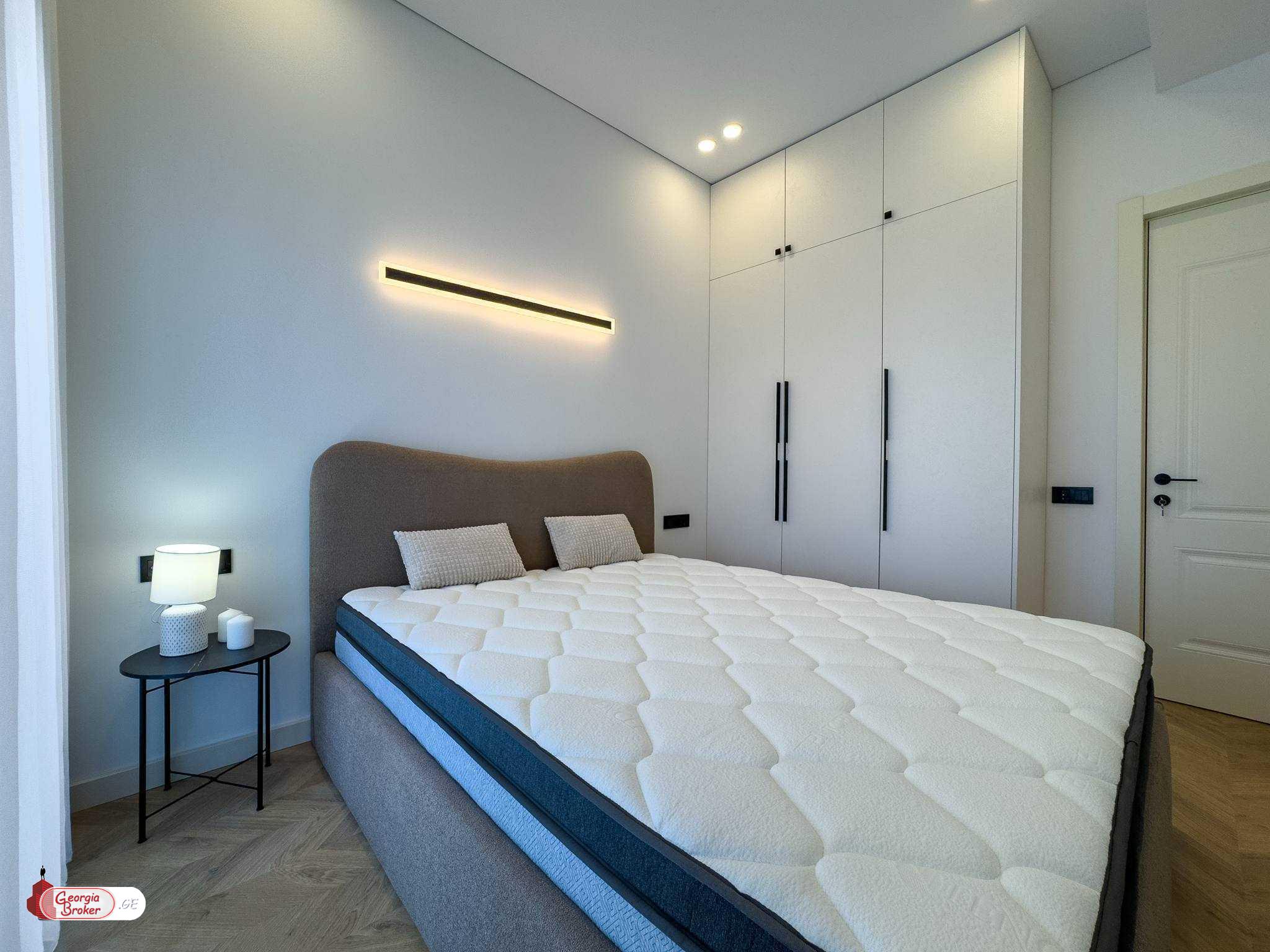 იყიდება ახალი გარემონტებული 2 ოთახიანი ბინა