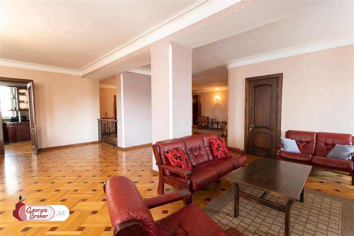 nearly repaired 6-room apartment for sale