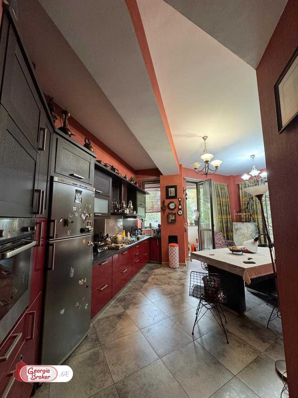 იყიდება ახალი გარემონტებული 5 ოთახიანი ბინა