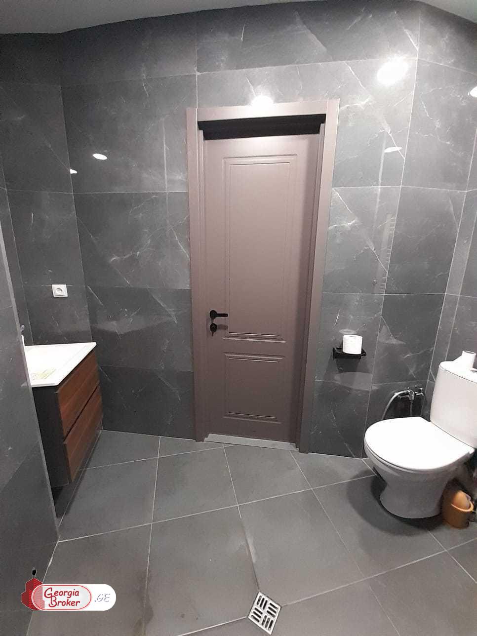 продается квартира с новым ремонтом 4-комнаты