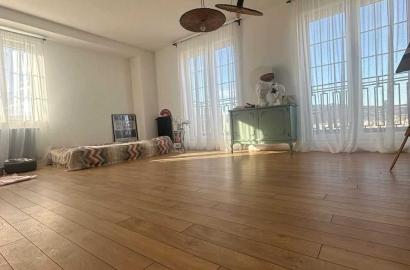 продается квартира с новым ремонтом 4-комнаты