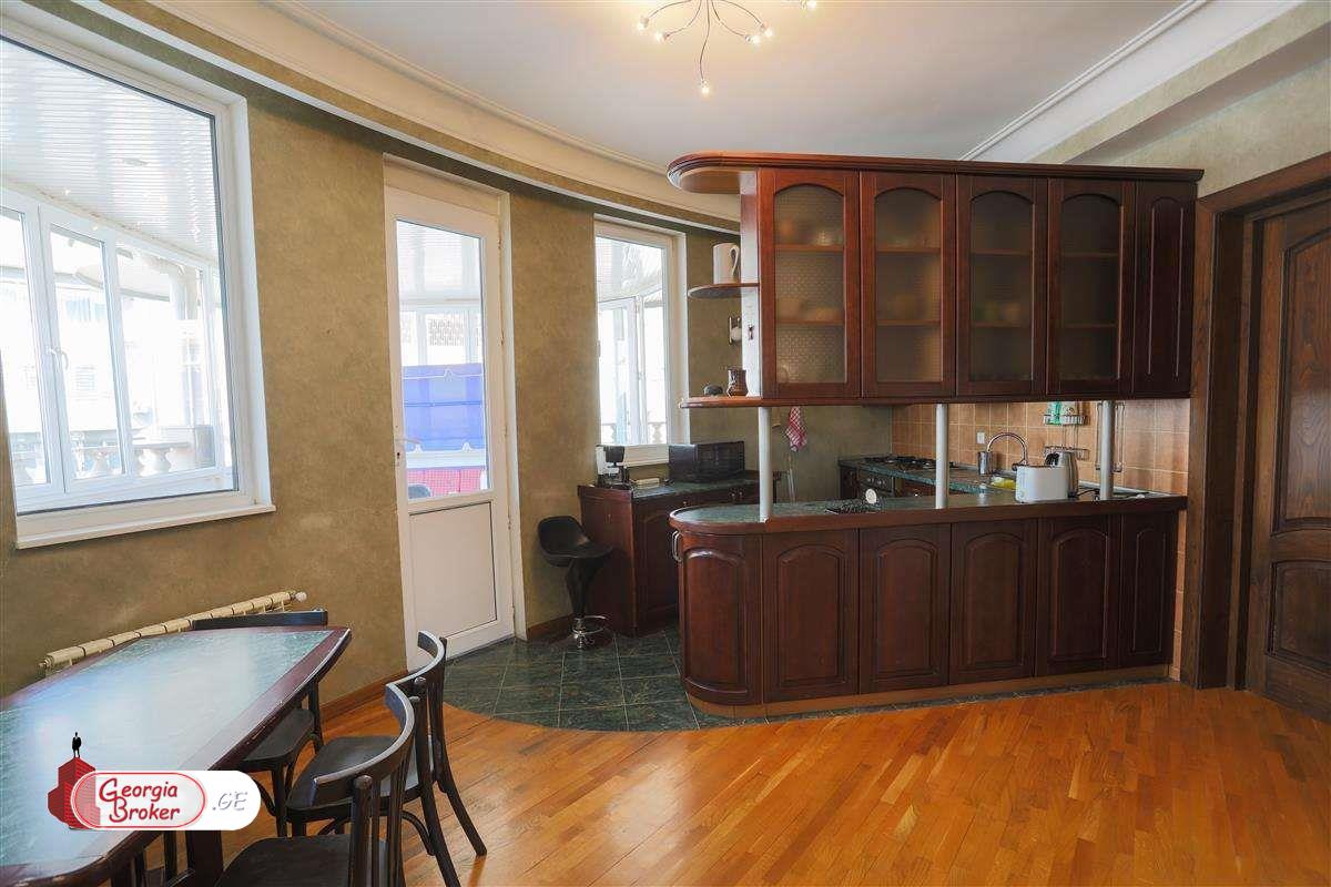 nearly repaired 6-room apartment for sale