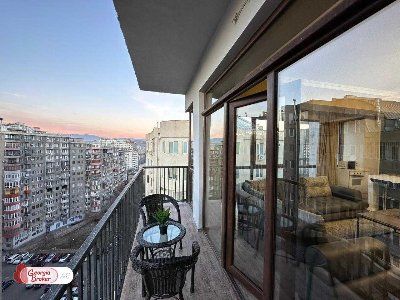 продается квартира с новым ремонтом 3-комнаты