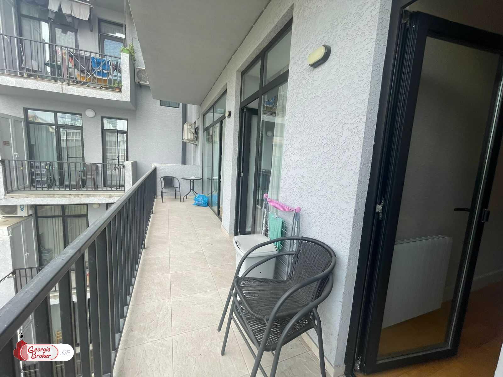 იყიდება ახალი გარემონტებული 3 ოთახიანი ბინა