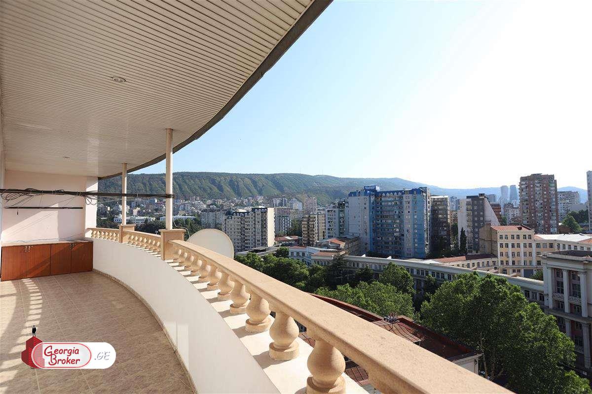 nearly repaired 6-room apartment for sale