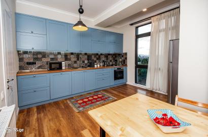 продается квартира с новым ремонтом 5-комнат