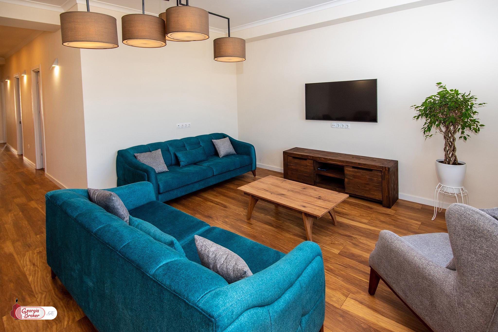 იყიდება ახალი გარემონტებული 5 ოთახიანი ბინა