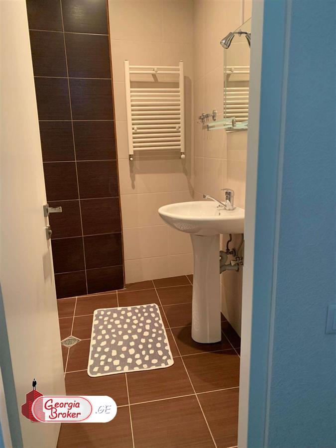 იყიდება ახალი გარემონტებული 3 ოთახიანი ბინა