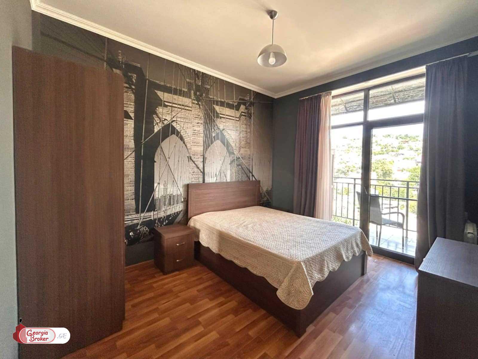 продается квартира с новым ремонтом 3-комнаты