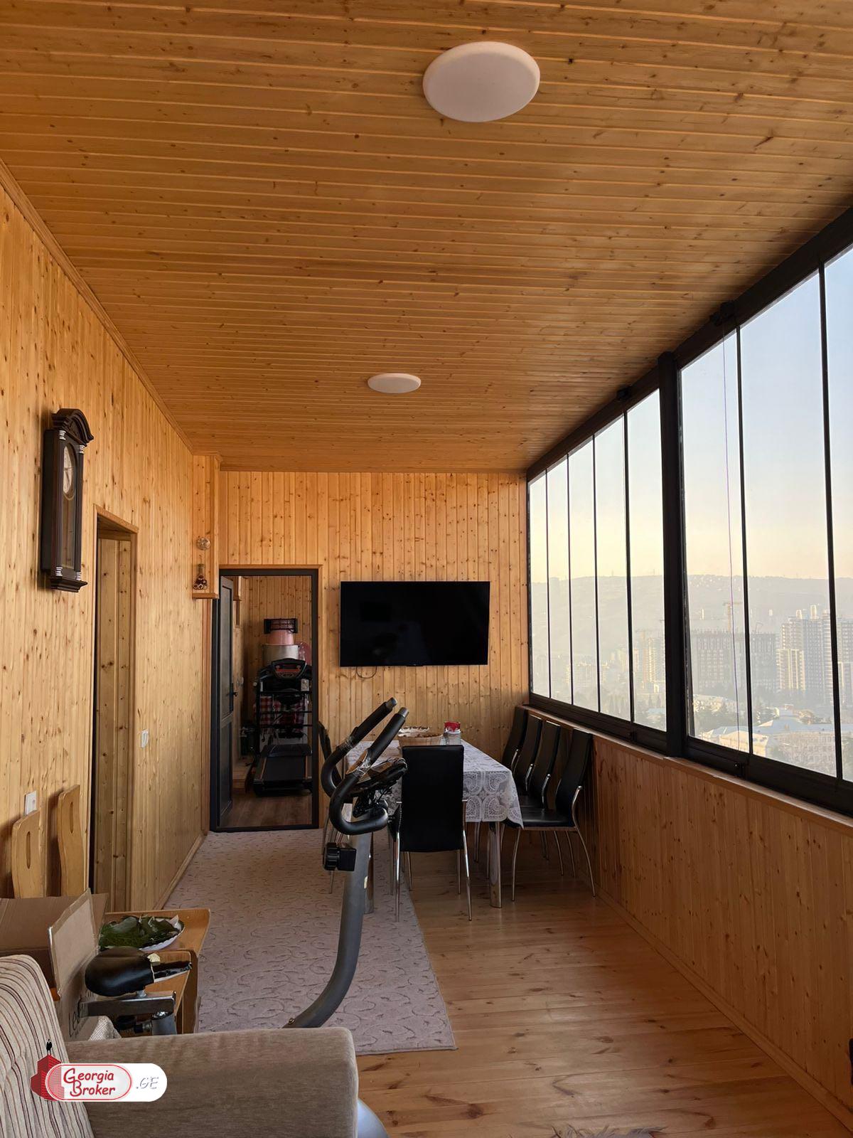 იყიდება ახალი გარემონტებული 6 ოთახიანი ბინა