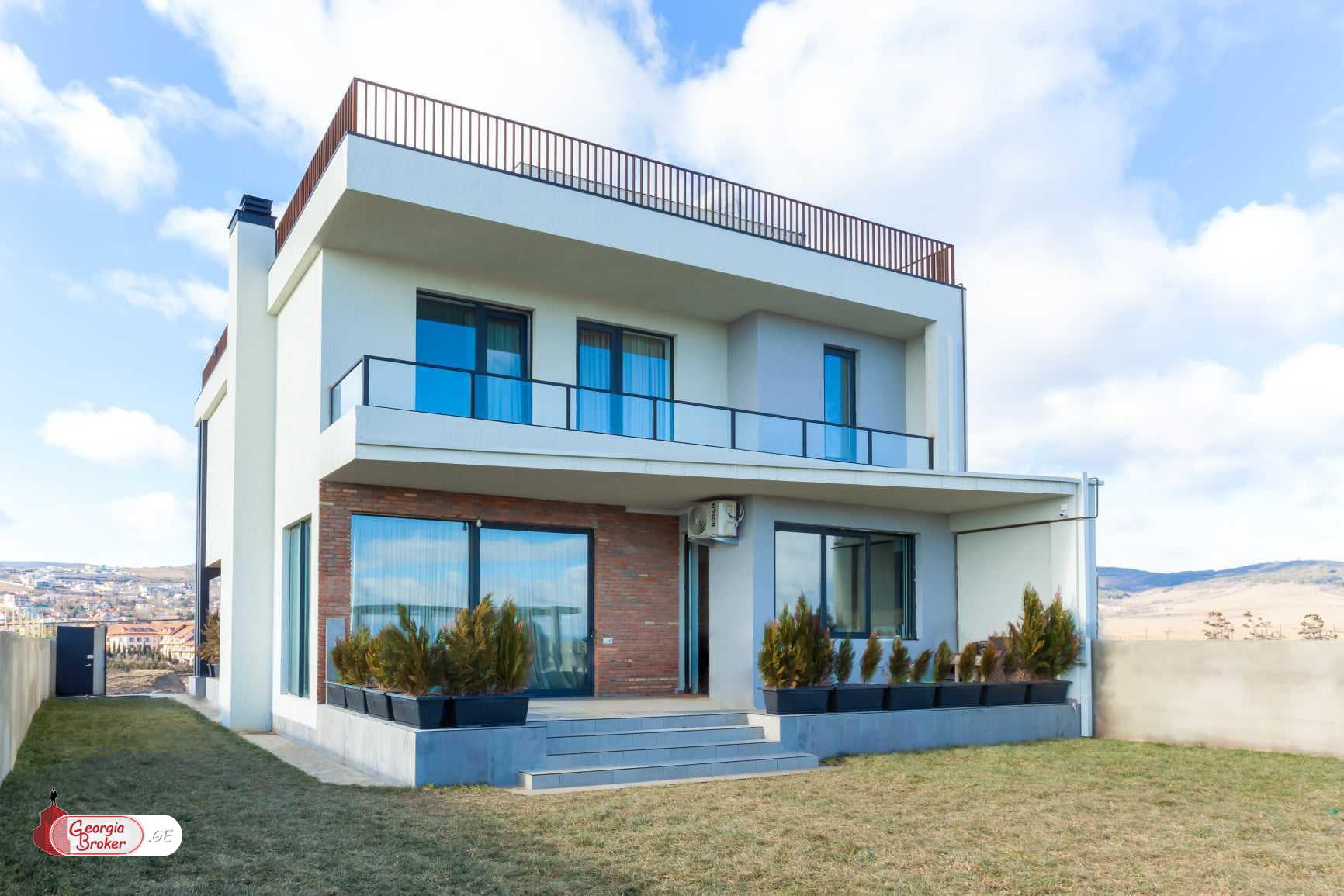 nearly repaired 8-room house for sale