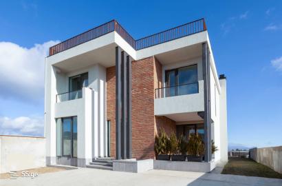 იყიდება ახალი გარემონტებული 8 ოთახიანი სახლი