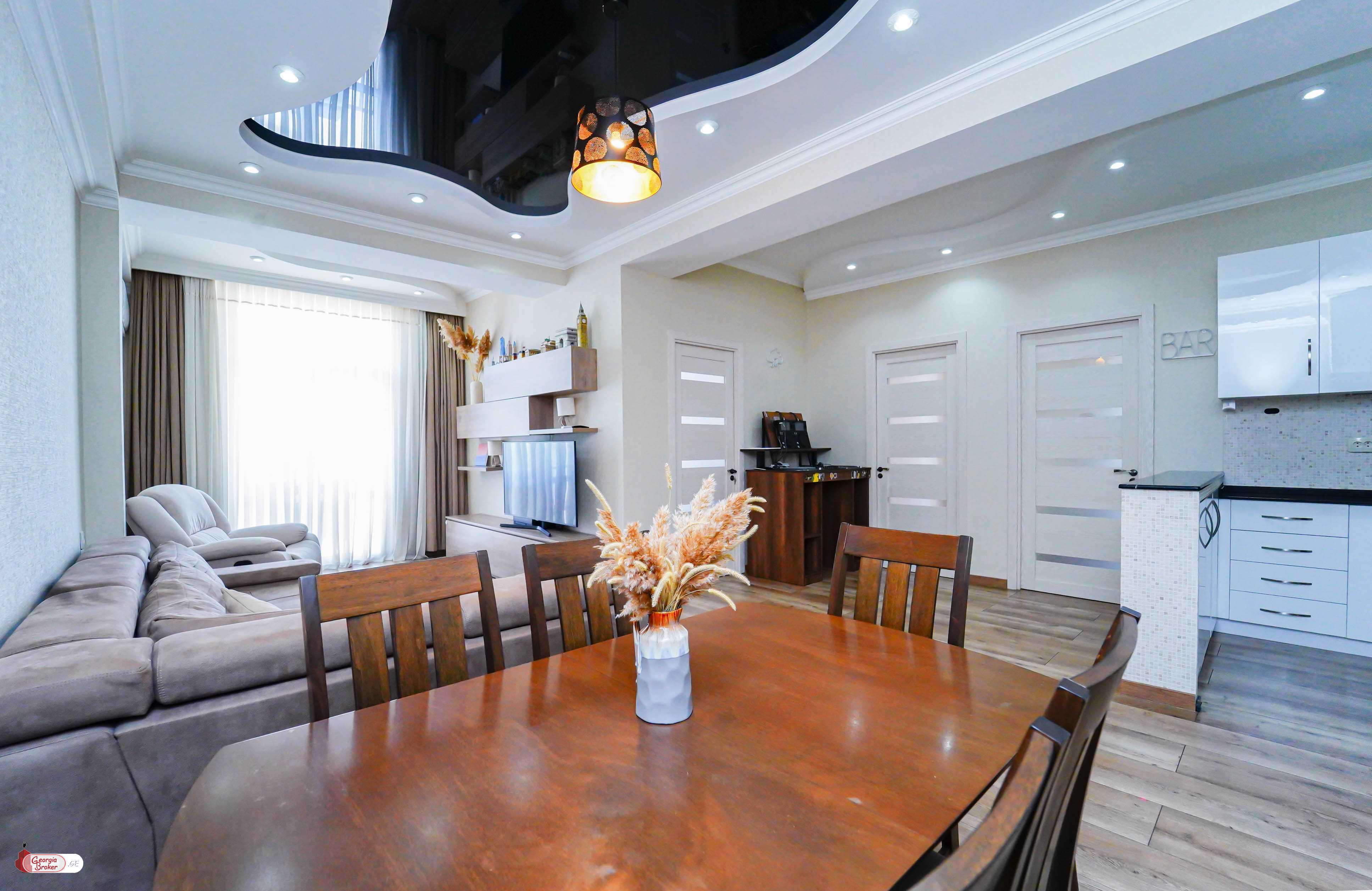 продается квартира с новым ремонтом 4-комнаты