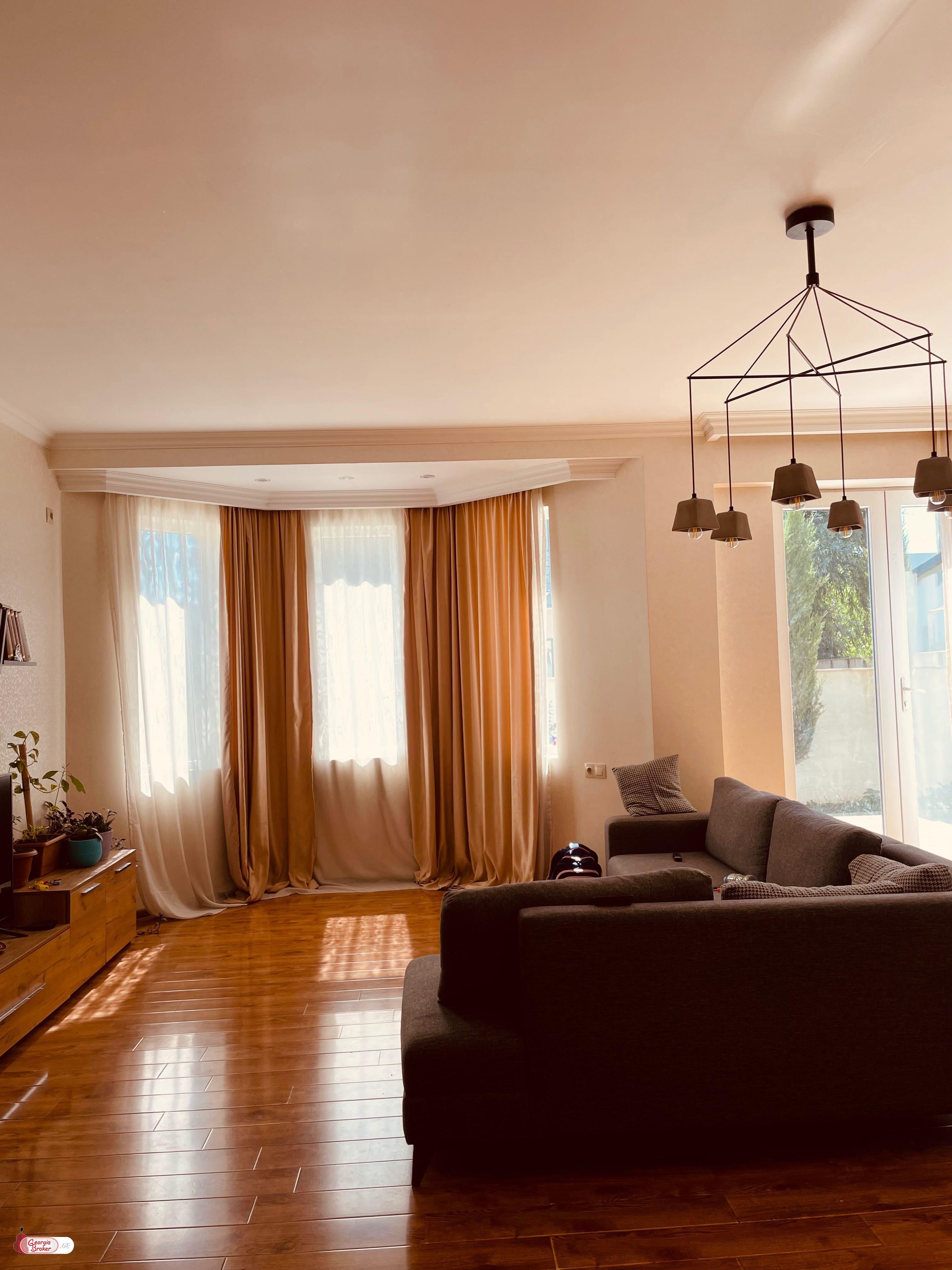 იყიდება ახალი გარემონტებული 6 ოთახიანი სახლი