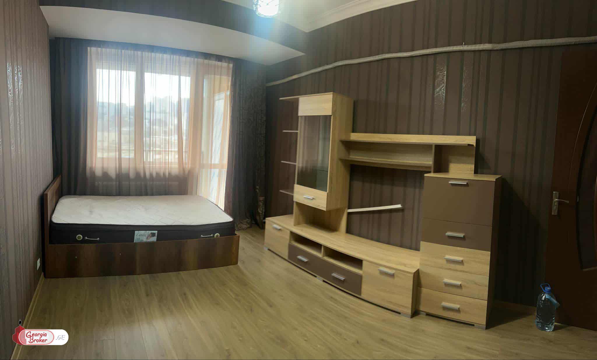 იყიდება ახალი გარემონტებული 5 ოთახიანი ბინა