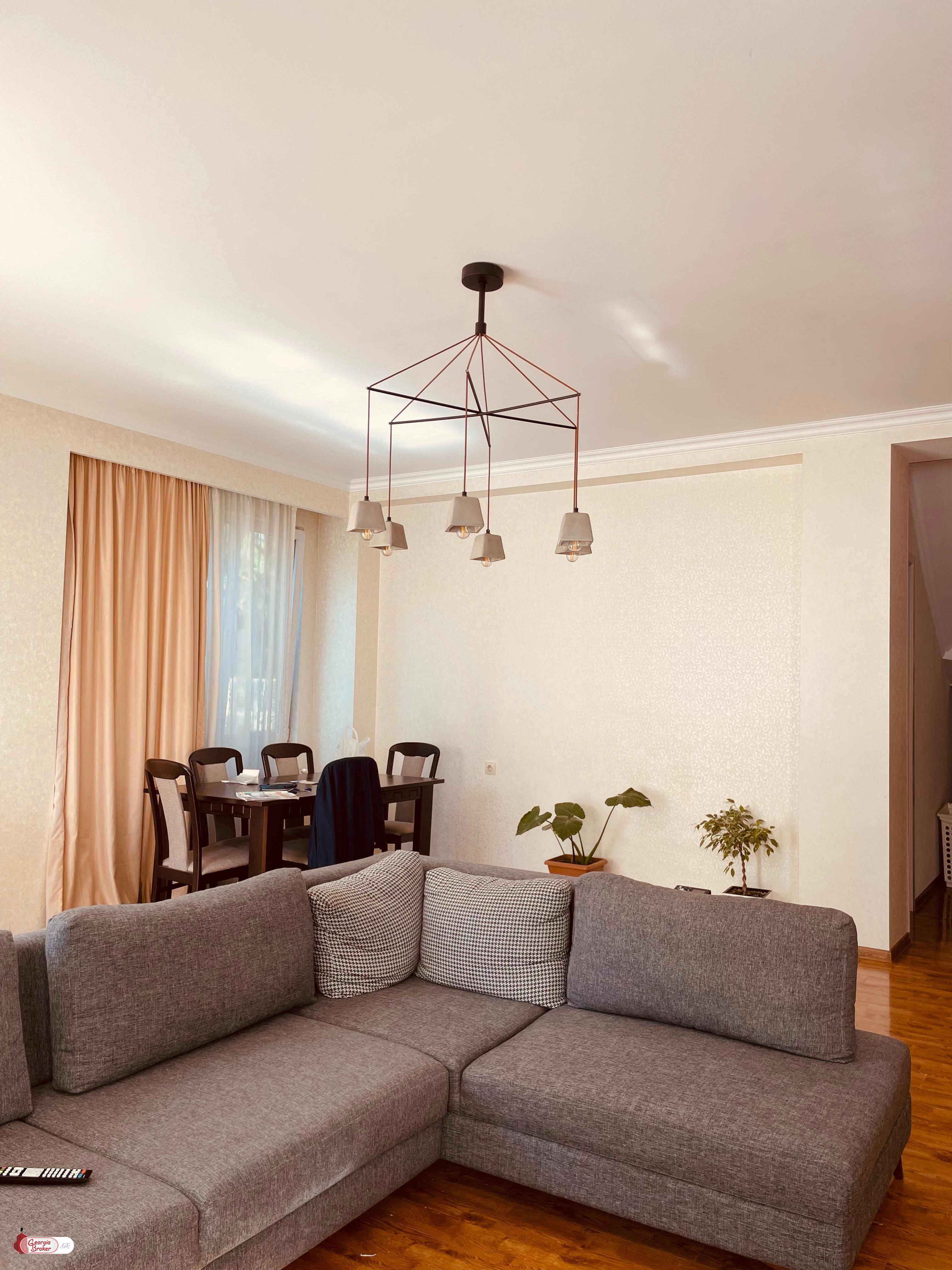 იყიდება ახალი გარემონტებული 6 ოთახიანი სახლი