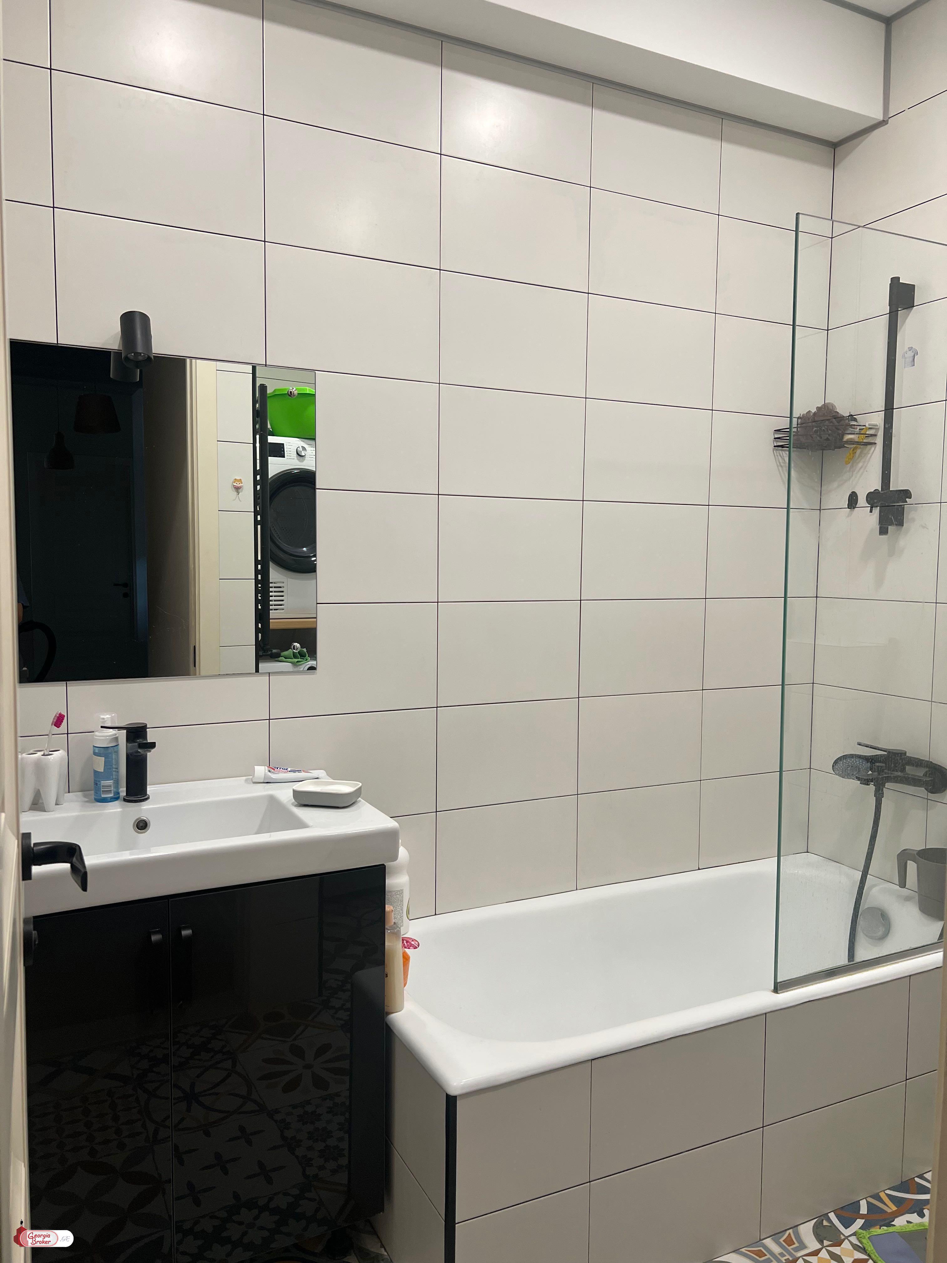 იყიდება ახალი გარემონტებული 4 ოთახიანი ბინა