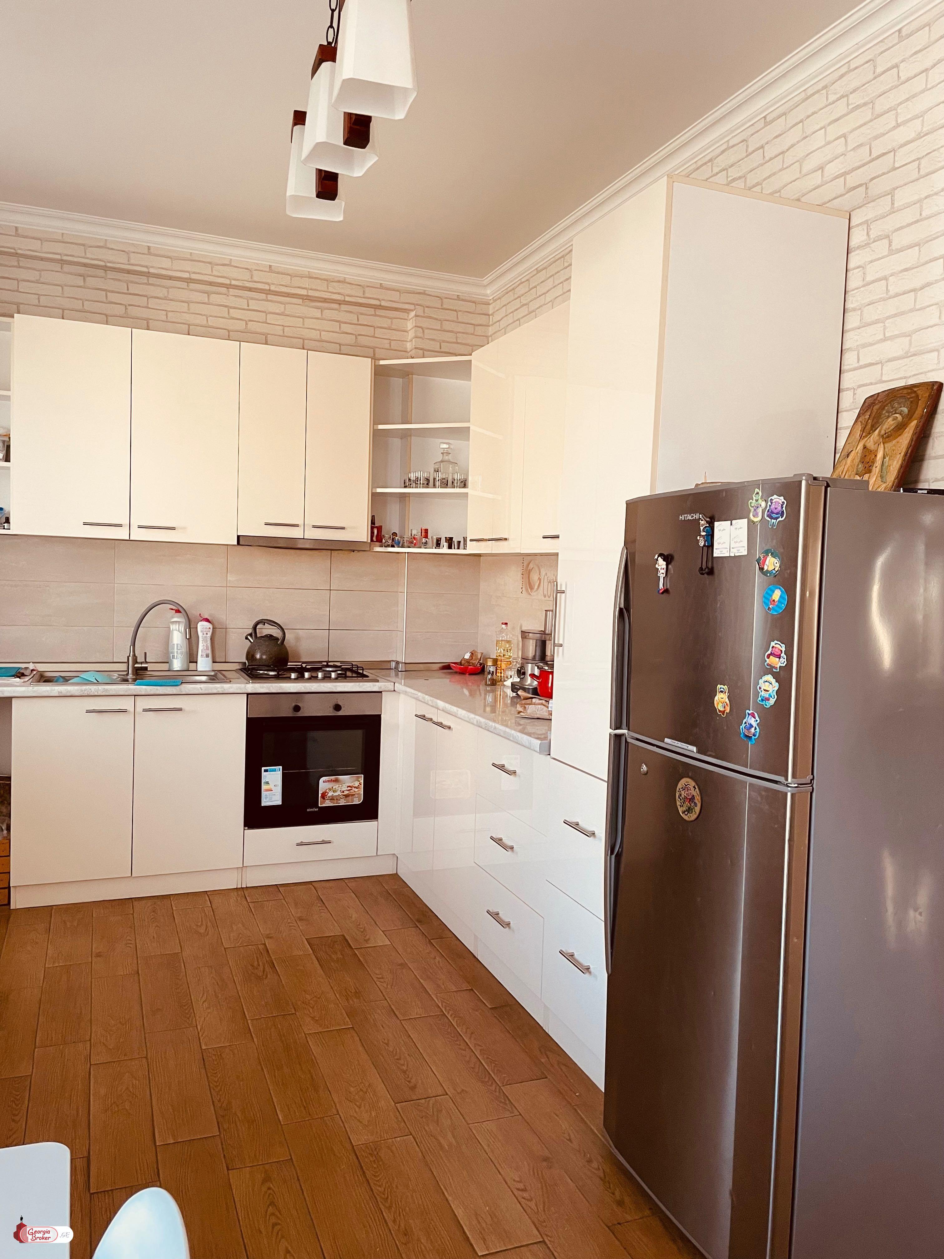 იყიდება ახალი გარემონტებული 6 ოთახიანი სახლი