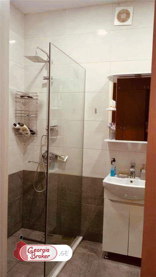 იყიდება ახალი გარემონტებული 6 ოთახიანი სახლი