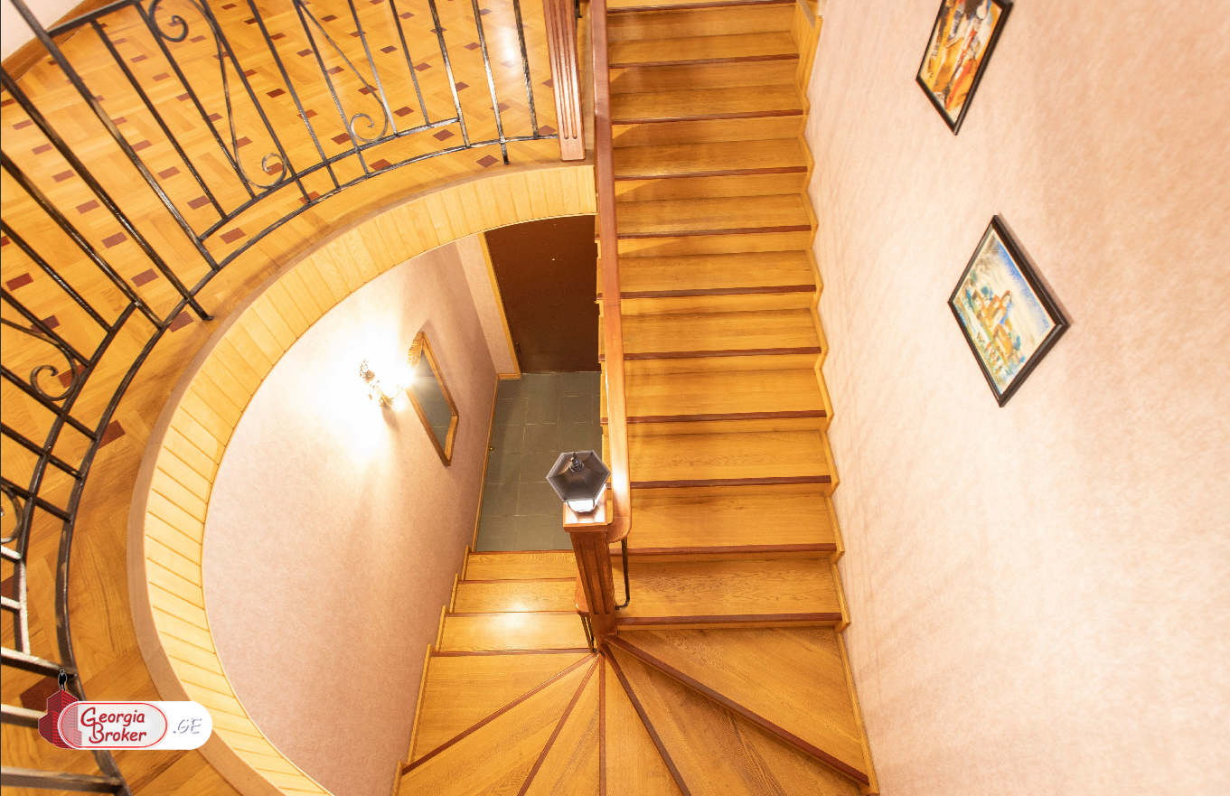 ქირავდება ახალი გარემონტებული 6 ოთახიანი ბინა