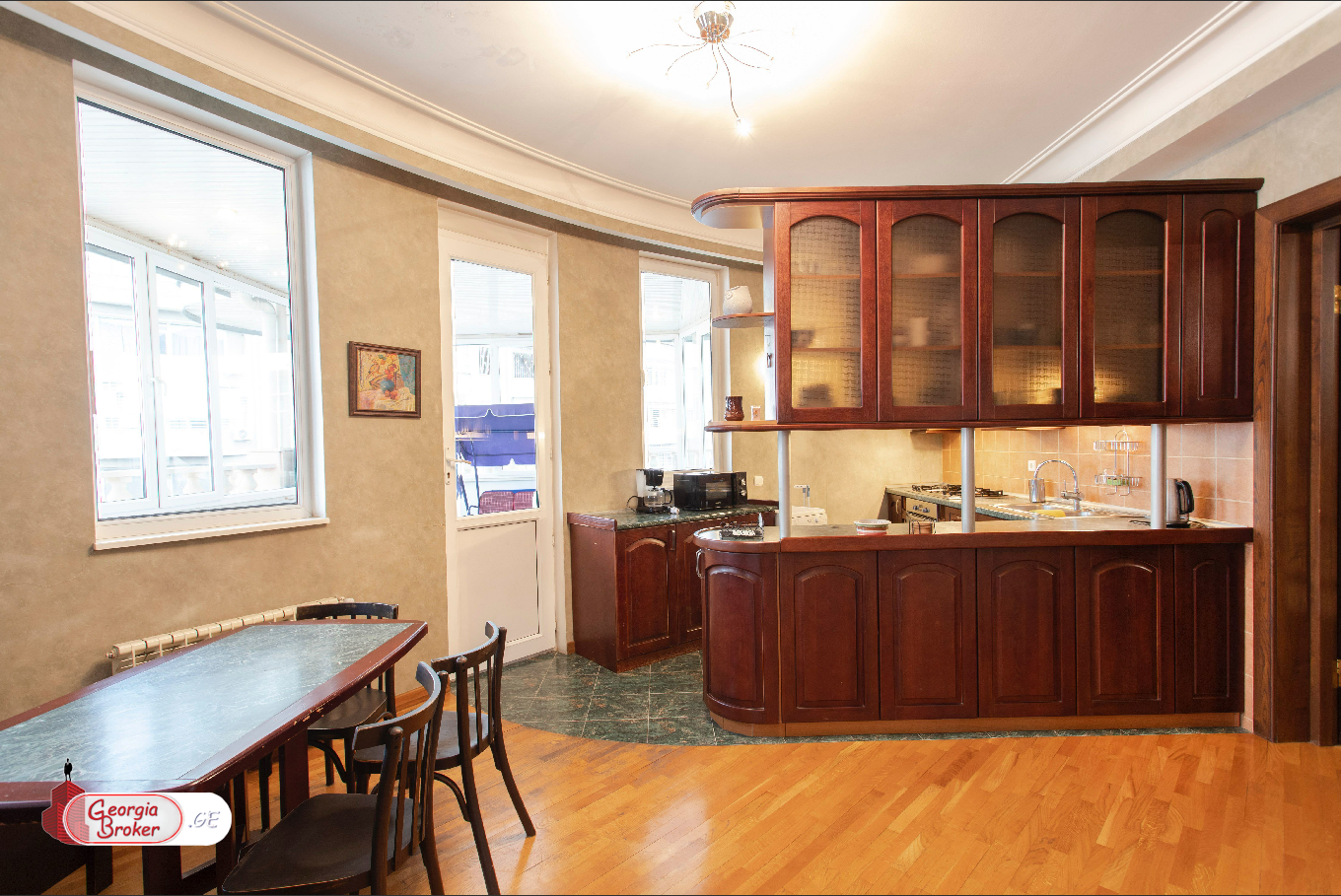 ქირავდება ახალი გარემონტებული 6 ოთახიანი ბინა