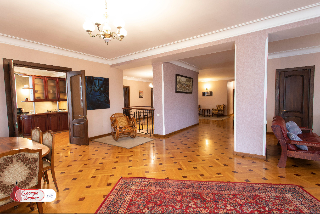 ქირავდება ახალი გარემონტებული 6 ოთახიანი ბინა