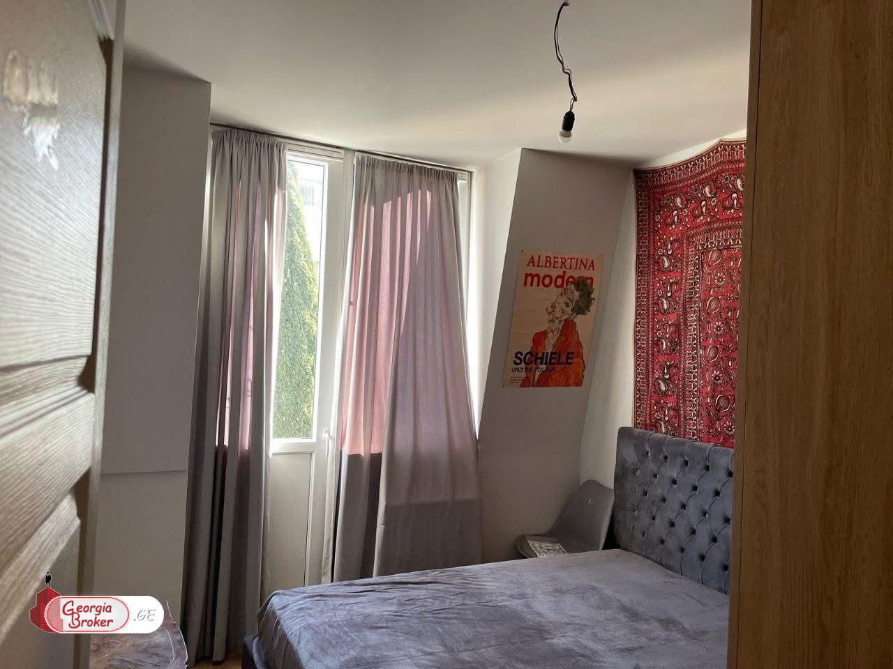 продается квартира с новым ремонтом 3-комнаты