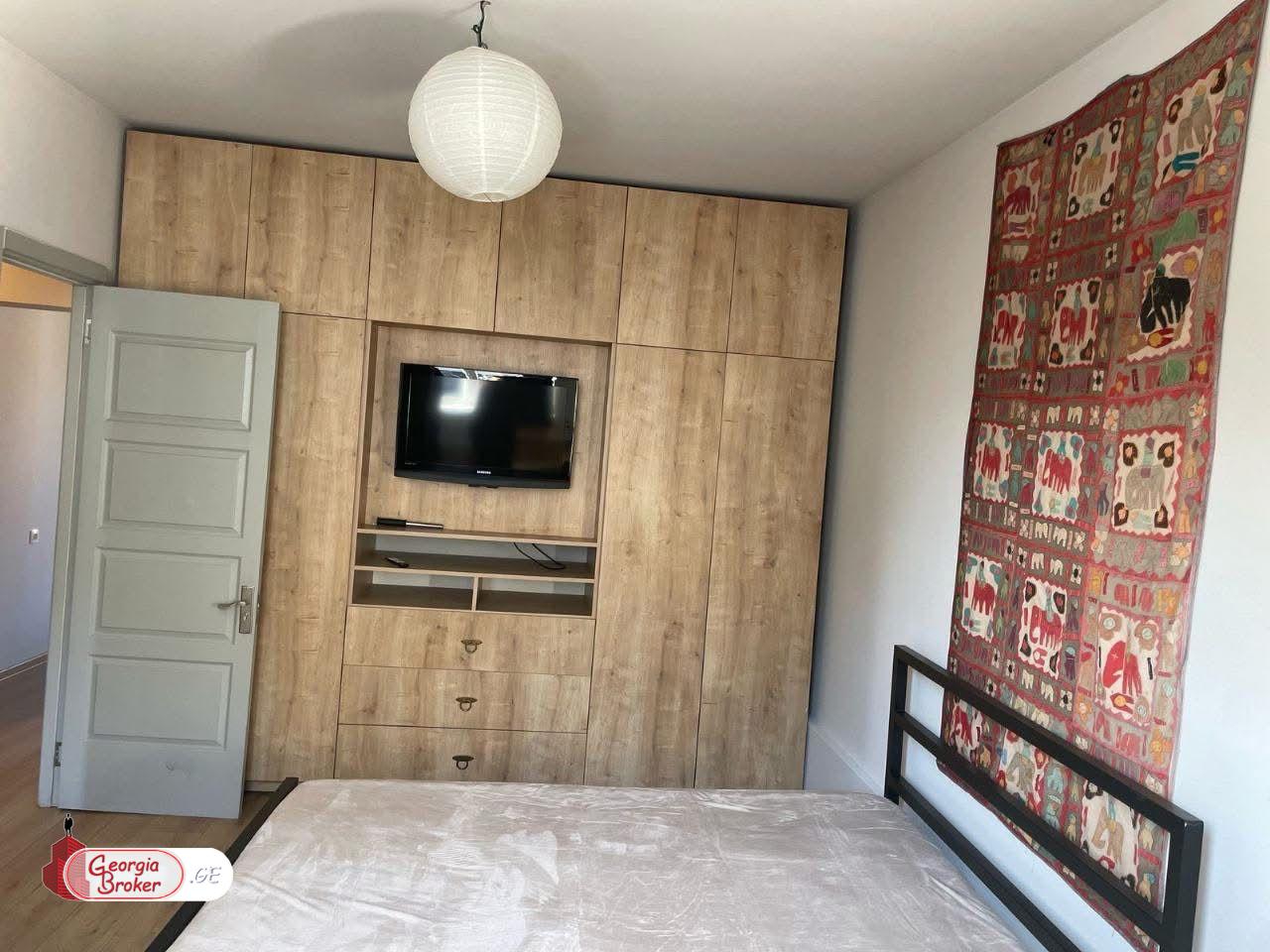 продается квартира с новым ремонтом 3-комнаты