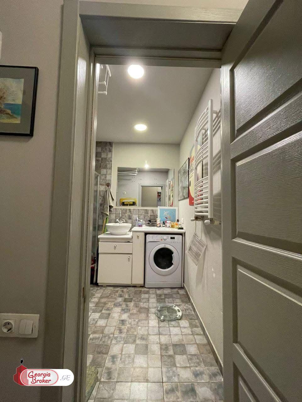 продается квартира с новым ремонтом 3-комнаты