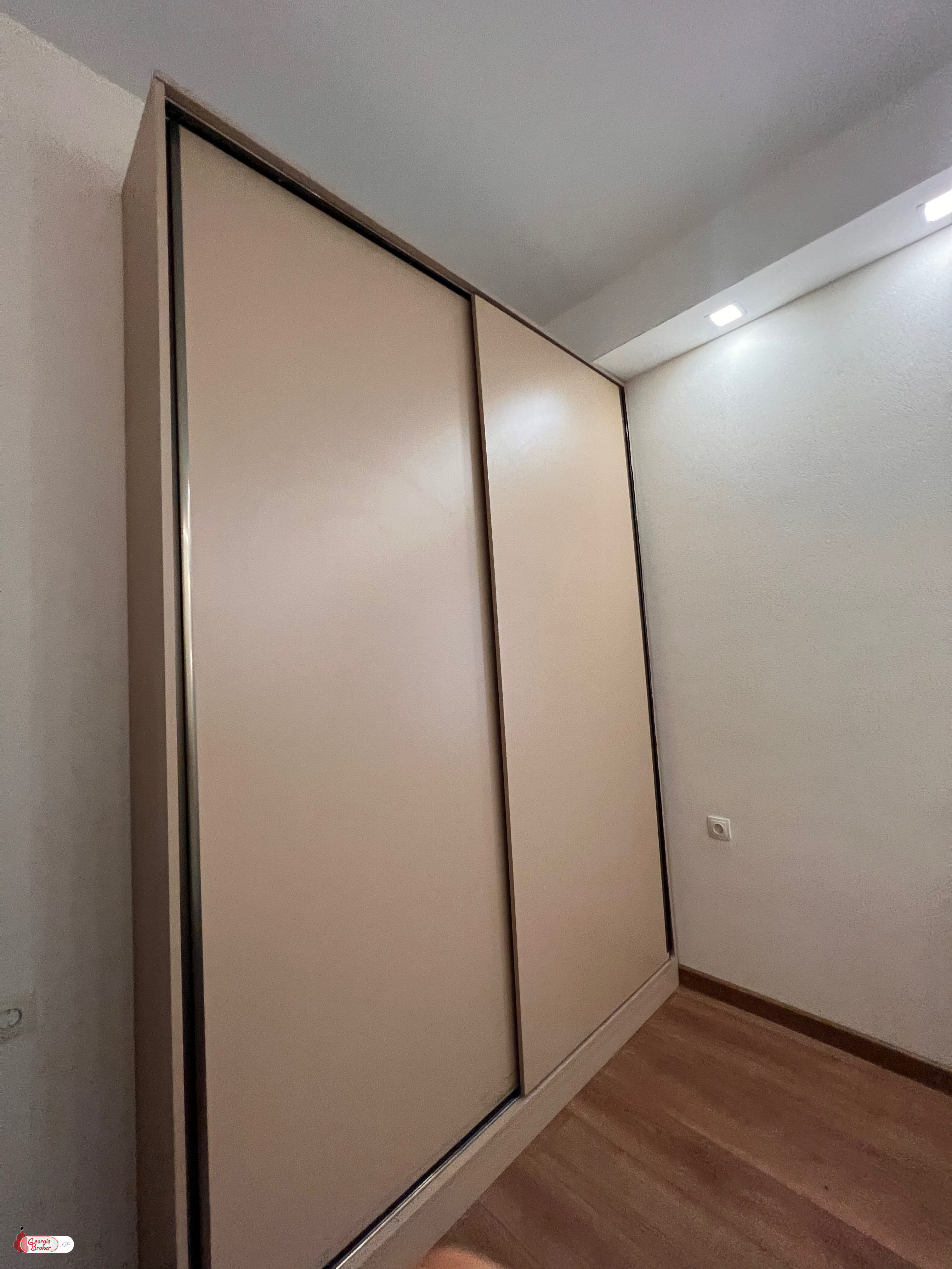 nearly repaired 2-room apartment for sale