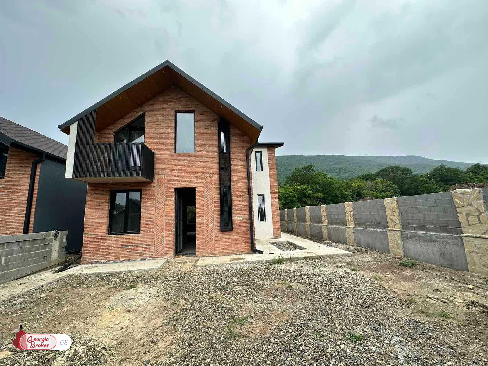 new build 6-room house for sale