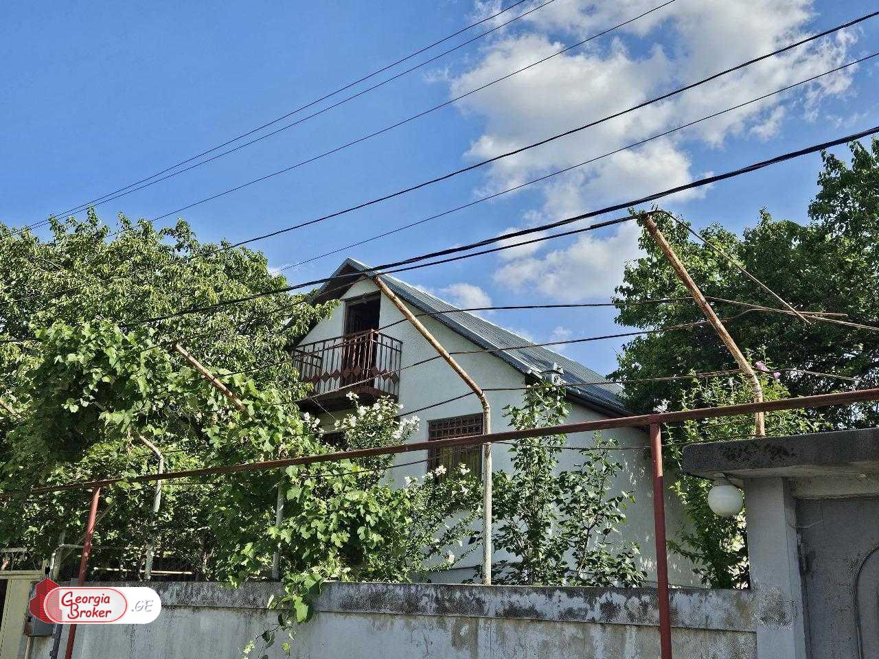 old repaired 6-room house for sale