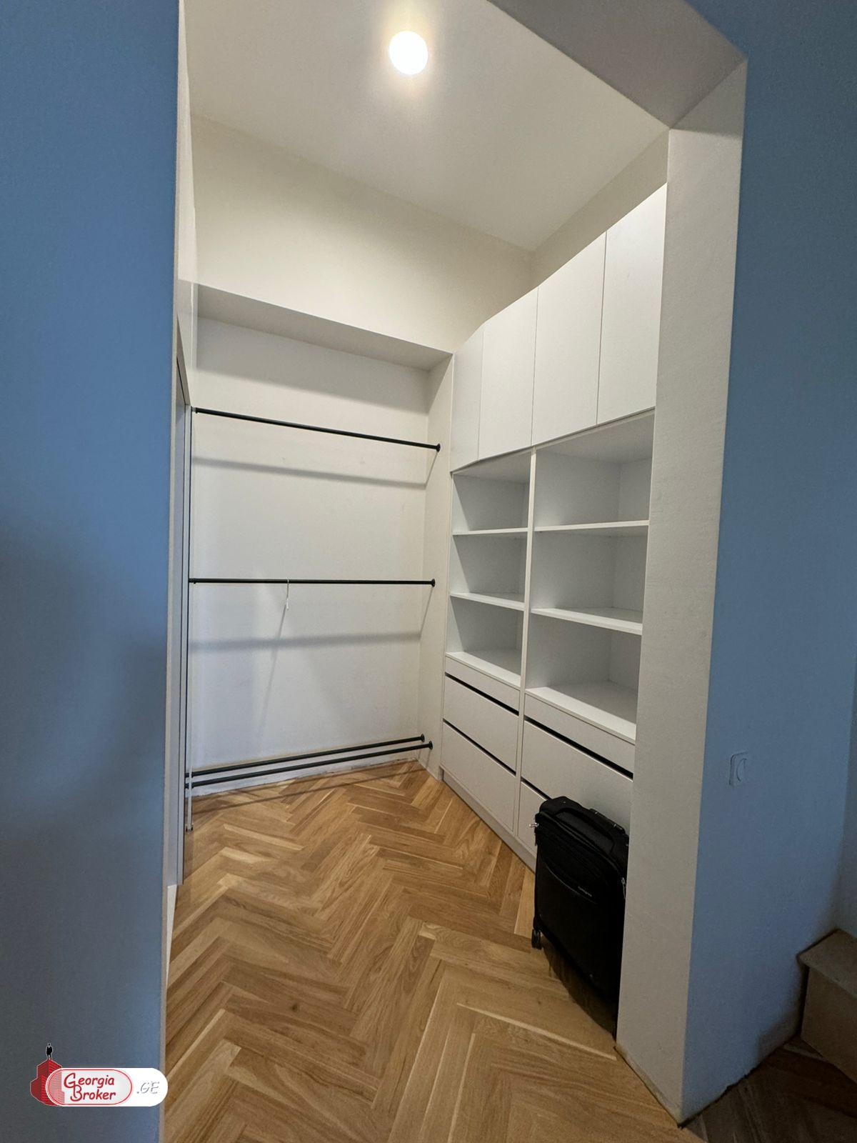 nearly repaired 4-room apartment for rent