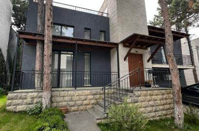 продается дом с новым ремонтом 7-комнат