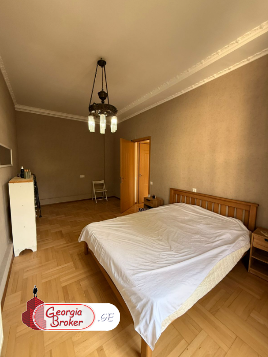 იყიდება  გარემონტებული  3 ნომრიანი (160კვ.მ ) სასტუმრო