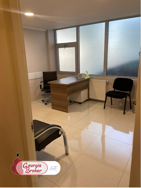 იყიდება ახალი გარემონტებული უნივერსალური ფართი