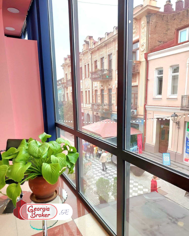 იყიდება ახალი გარემონტებული უნივერსალური ახალ აღმაშენებელზე