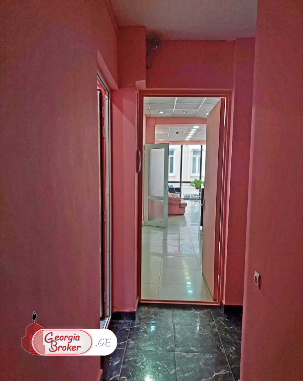 იყიდება ახალი გარემონტებული უნივერსალური ახალ აღმაშენებელზე