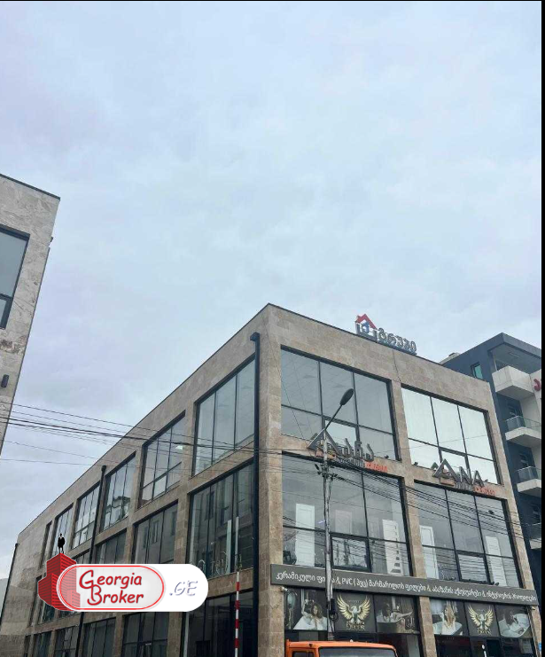 продается универсальное помещение с новым ремонтом